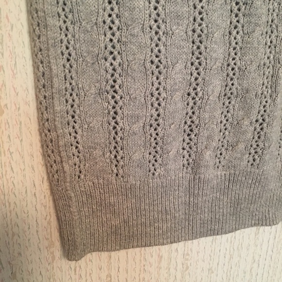 SOLD // American Eagle Grey 3/4 Sleeve Sweater - Picture 4 of 7